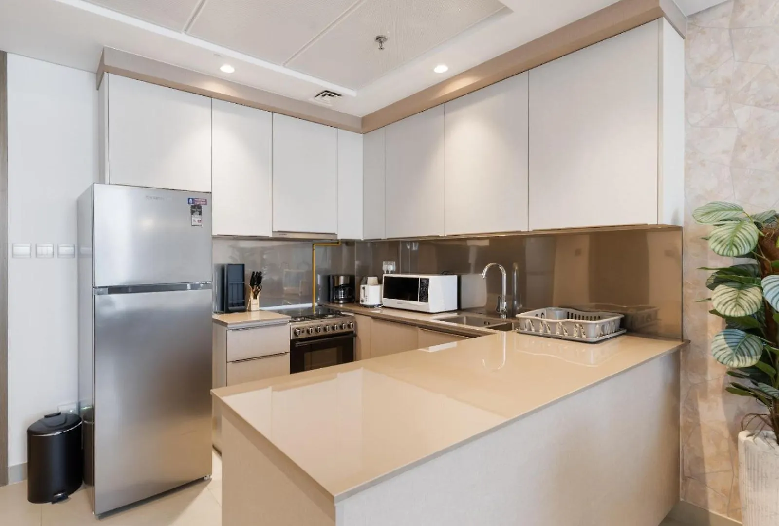 Blue Bell Elegance- Chic 1Br Getaway Apartment Dubai