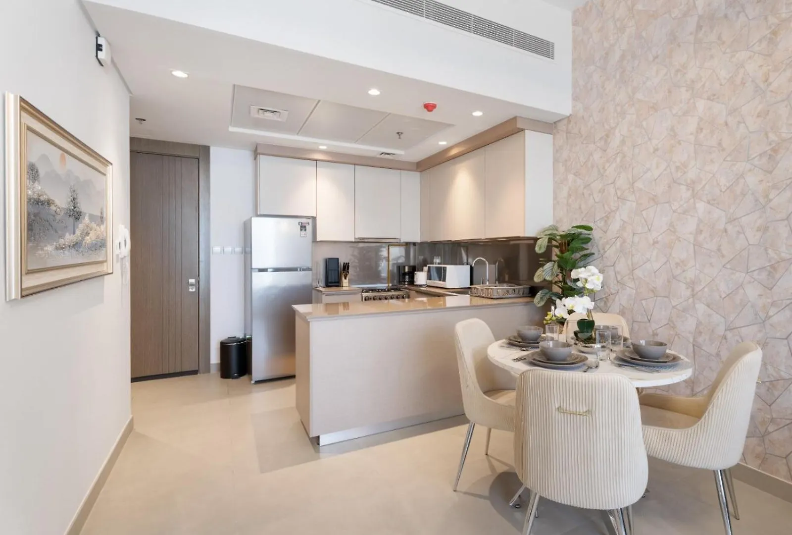 Blue Bell Elegance- Chic 1Br Getaway Apartment Dubai 0*,  United Arab Emirates