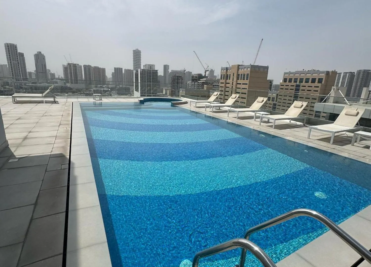 Blue Bell Elegance- Chic 1Br Getaway Apartment Dubai 0*,  United Arab Emirates