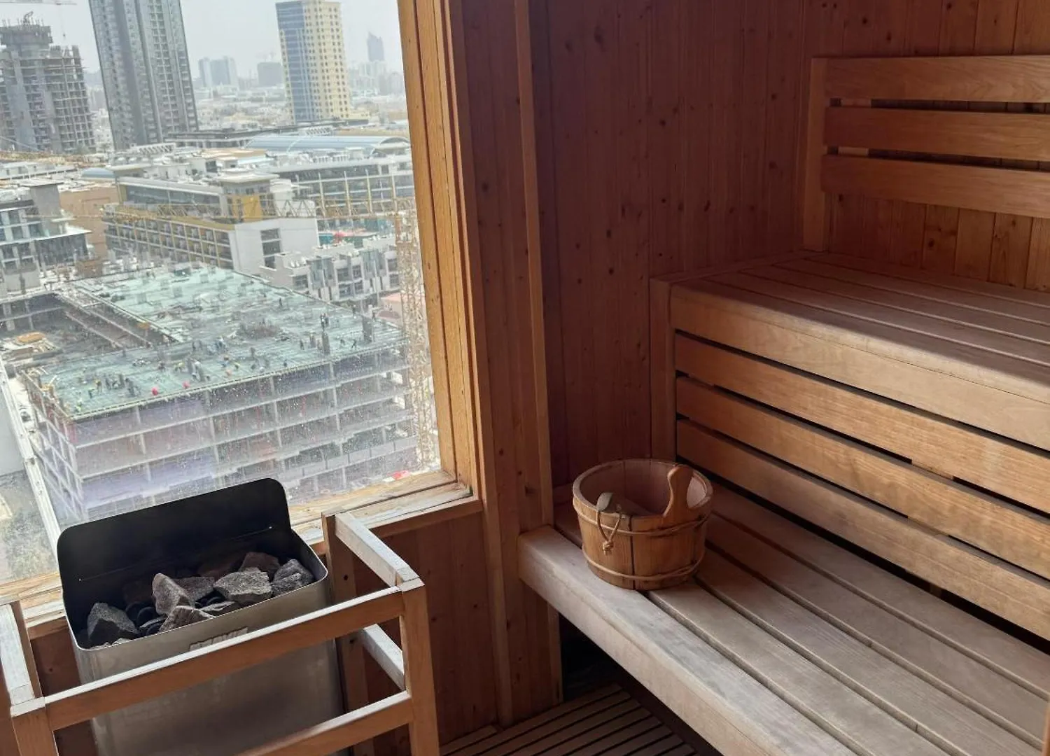Blue Bell Elegance- Chic 1Br Getaway Apartment Dubai